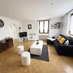 The Dutt's Cocoon Spacious And Charming T3 Apartment